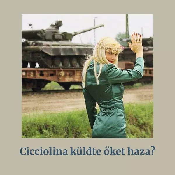 Cicciolina integet az orosz katonáknak 1991-ben, Magyarországon. Szovjet kivonulás emlék.