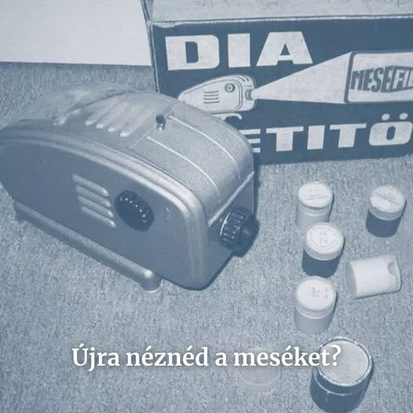 Klasszikus, Lemezárugyári vagy Elzett diavetítő fémből, egy sötét szobában fénnyel kivetítve.