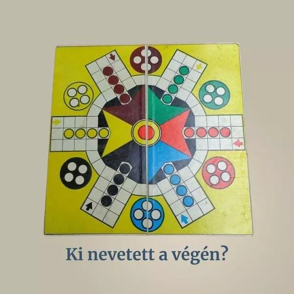 A "Ki nevet a végén?" klasszikus retró társasjáték táblája, színes bábukkal. Családi szórakozás a 80-as években.