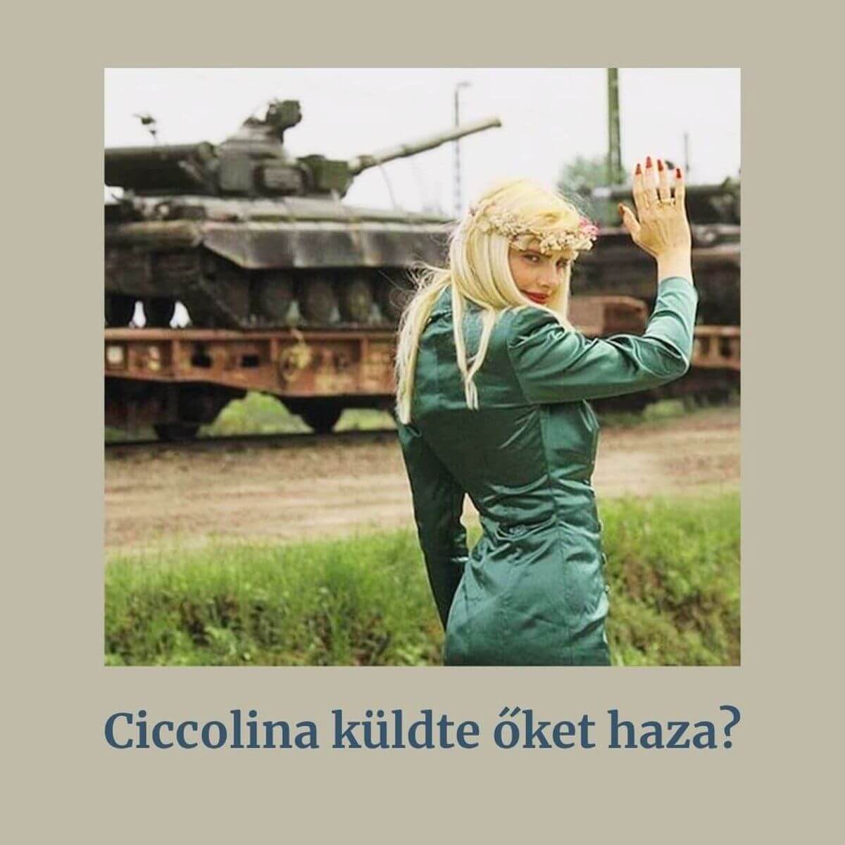 Cicciolina integet az orosz katonáknak 1991-ben, Magyarországon. Szovjet kivonulás emlék.