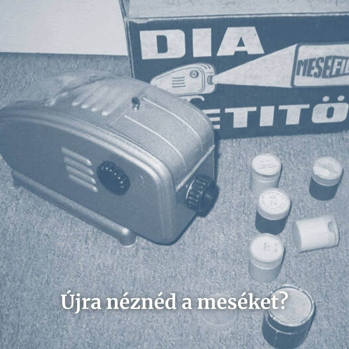 Klasszikus, Lemezárugyári vagy Elzett diavetítő fémből, egy sötét szobában fénnyel kivetítve.